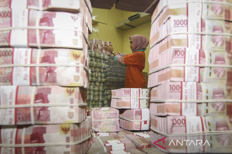 Likuiditas Mengalir Deras! BI Catat Lonjakan Uang Beredar di Tengah Ekonomi Tak Pasti