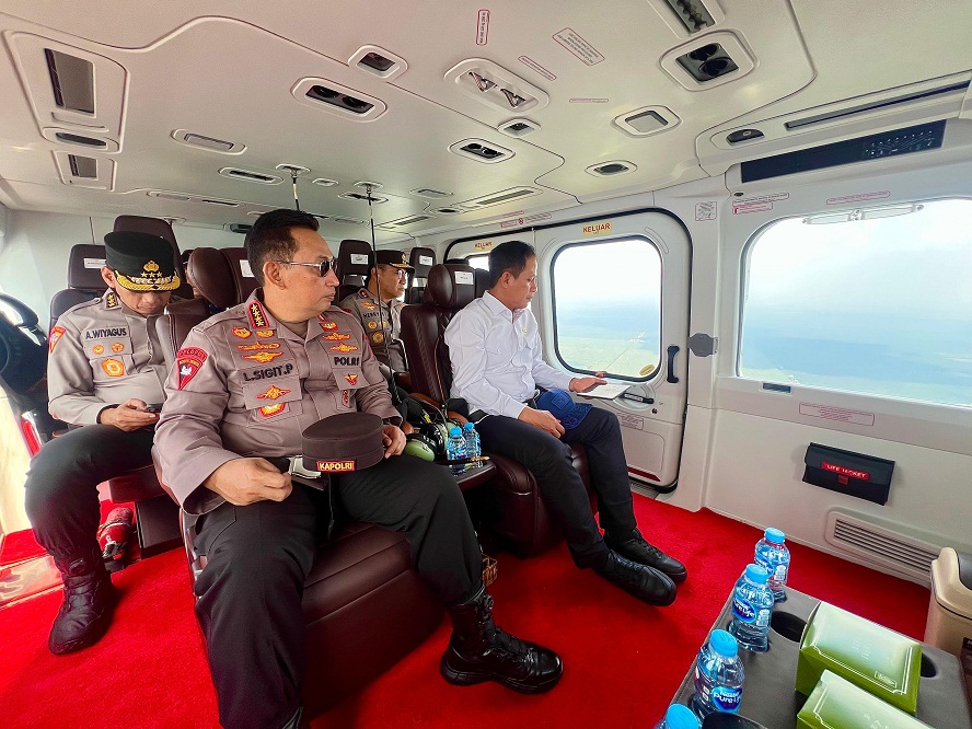Kapolri Pantau Langsung Penanganan Karhutla di Riau Lewat Jalur Udara