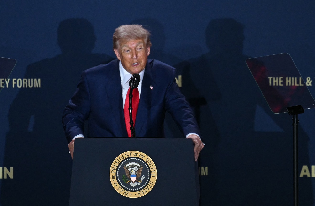 Presiden Trump Berencana Memperketat Tes Kewarganegaraan AS