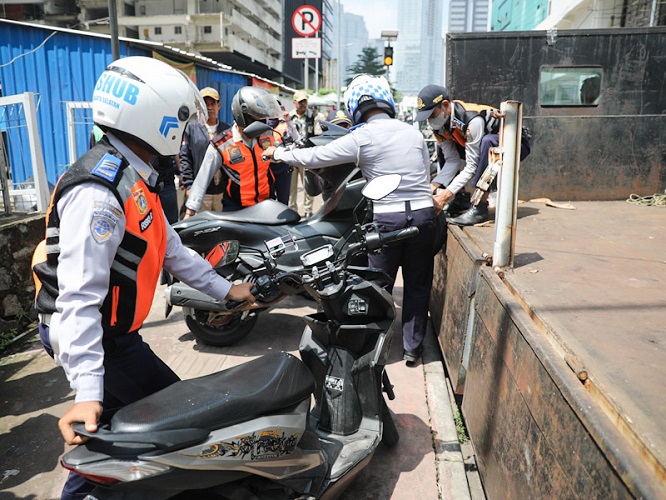 Pemkot Jakpus Bakal Tertibkan Parkir Liar Secara Periodik