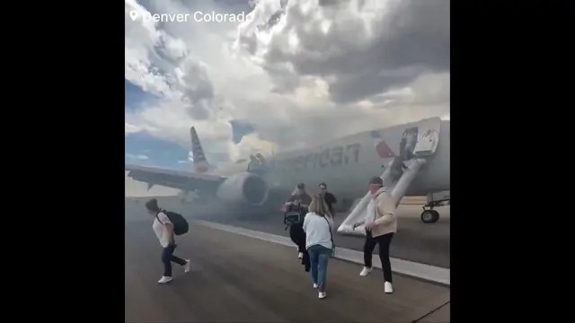 Histeria di Langit Denver! Pesawat American Airlines Terbakar Sebelum Lepas Landas, Penumpang Panik Lompat di Tengah Asap Tebal!
