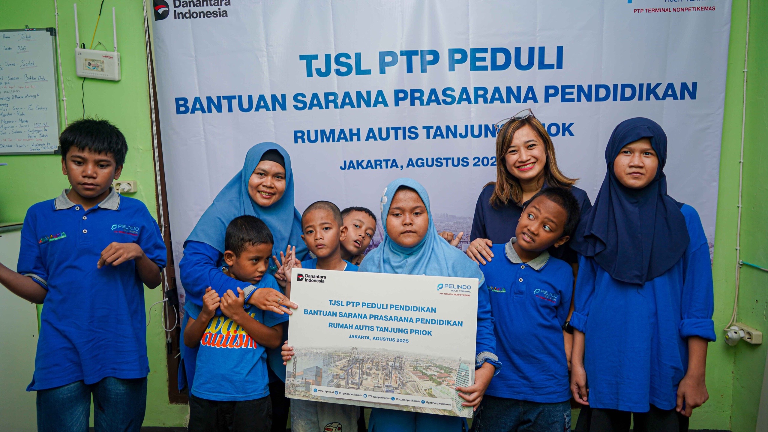 Beri Bantuan Sarana dan Prasarana, PTP Nonpetikemas Tingkatkan Semangat Belajar Anak Berkebutuhan Khusus