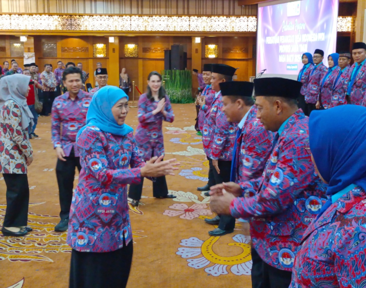 Ancaman Serius, Gubernur Khofifah Ajak Perangkat Desa Jatim Perangi Judi Online dan Atasi Kemiskinan  