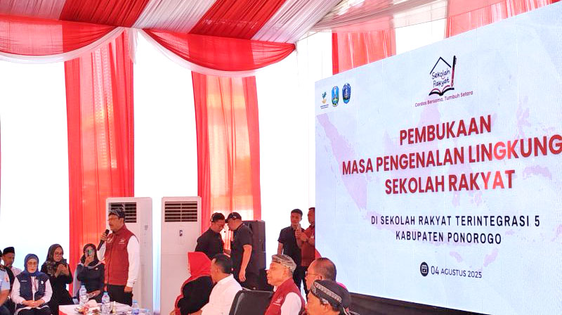 Mensos Janji Beri Laptop untuk Siswa Sekolah Rakyat di Ponorogo