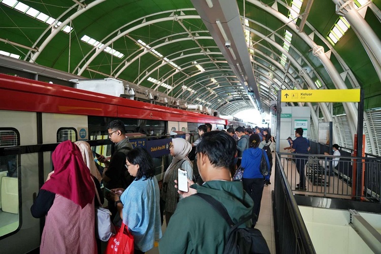 PT KAI Laporkan Adanya Lonjakan Penumpang LRT Jabodebek Sepanjang Juli
