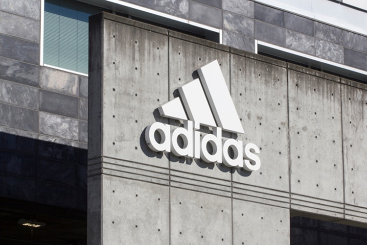 Adidas Digugat! Sandal Barunya Gunakan Desain Tradisional Warga Pribumi Meksiko Tanpa Izin   