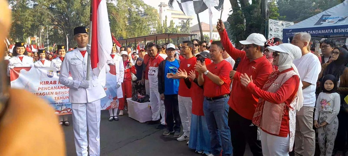 Pemkot Depok Bagikan Ribuan Bendera Sambut HUT RI ke-80