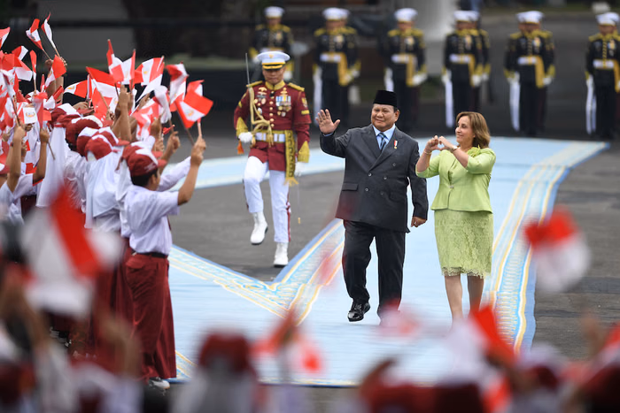 Presiden Peru Tiba Dikawal Pasukan Kuda, Prabowo Sambut dengan Salam Namaste Dibalas Love Sign Penuh Makna di Istana Merdeka 