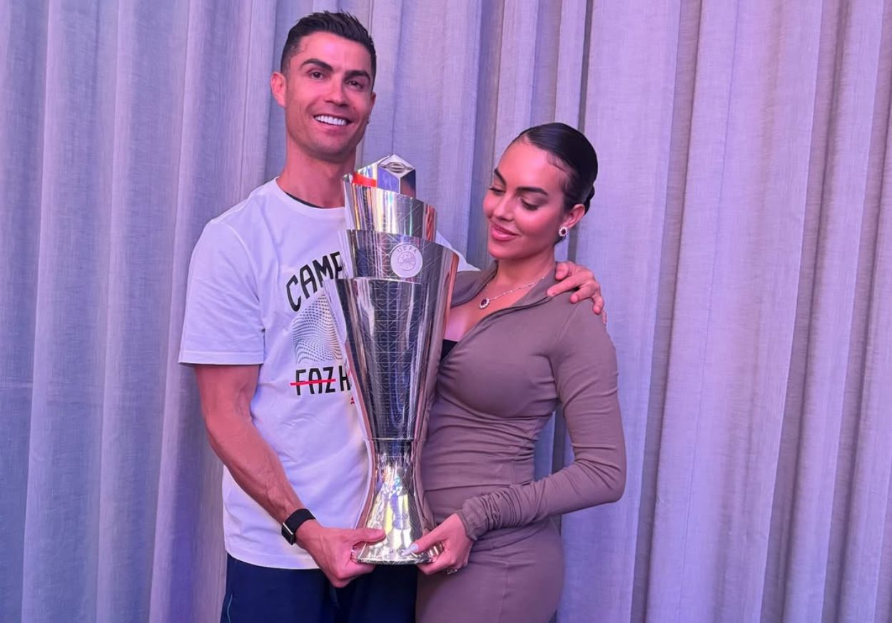 Megabintang Portugal Cristiano Ronaldo dan Georgina Resmi Bertunangan
