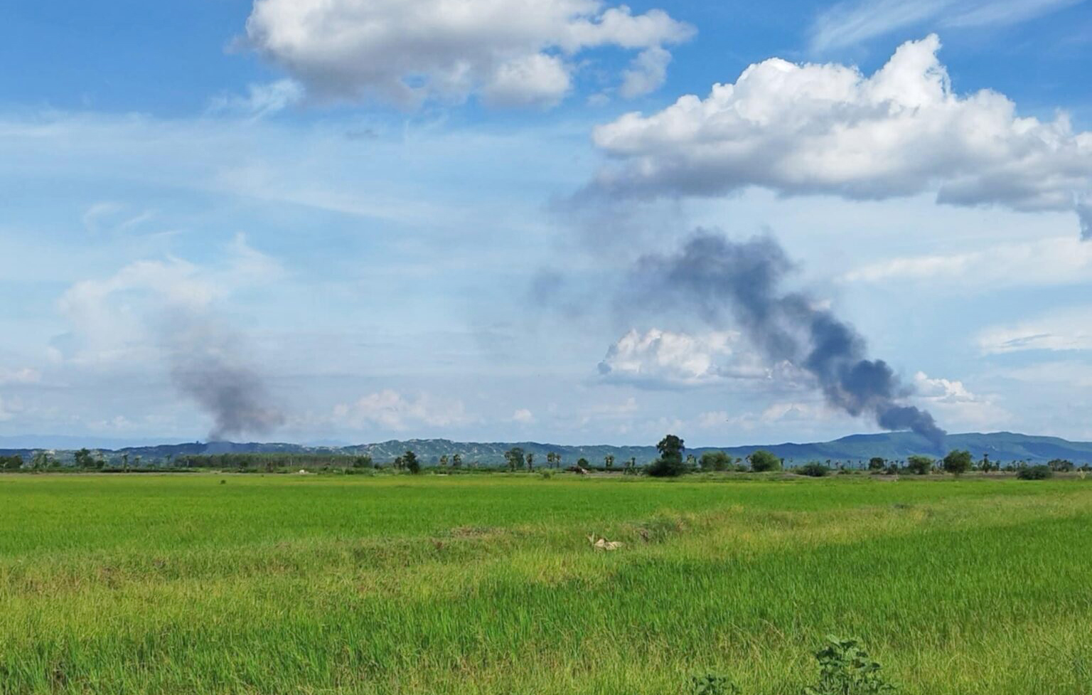 Junta Serang Konvoi Truk Pasokan Sipil
