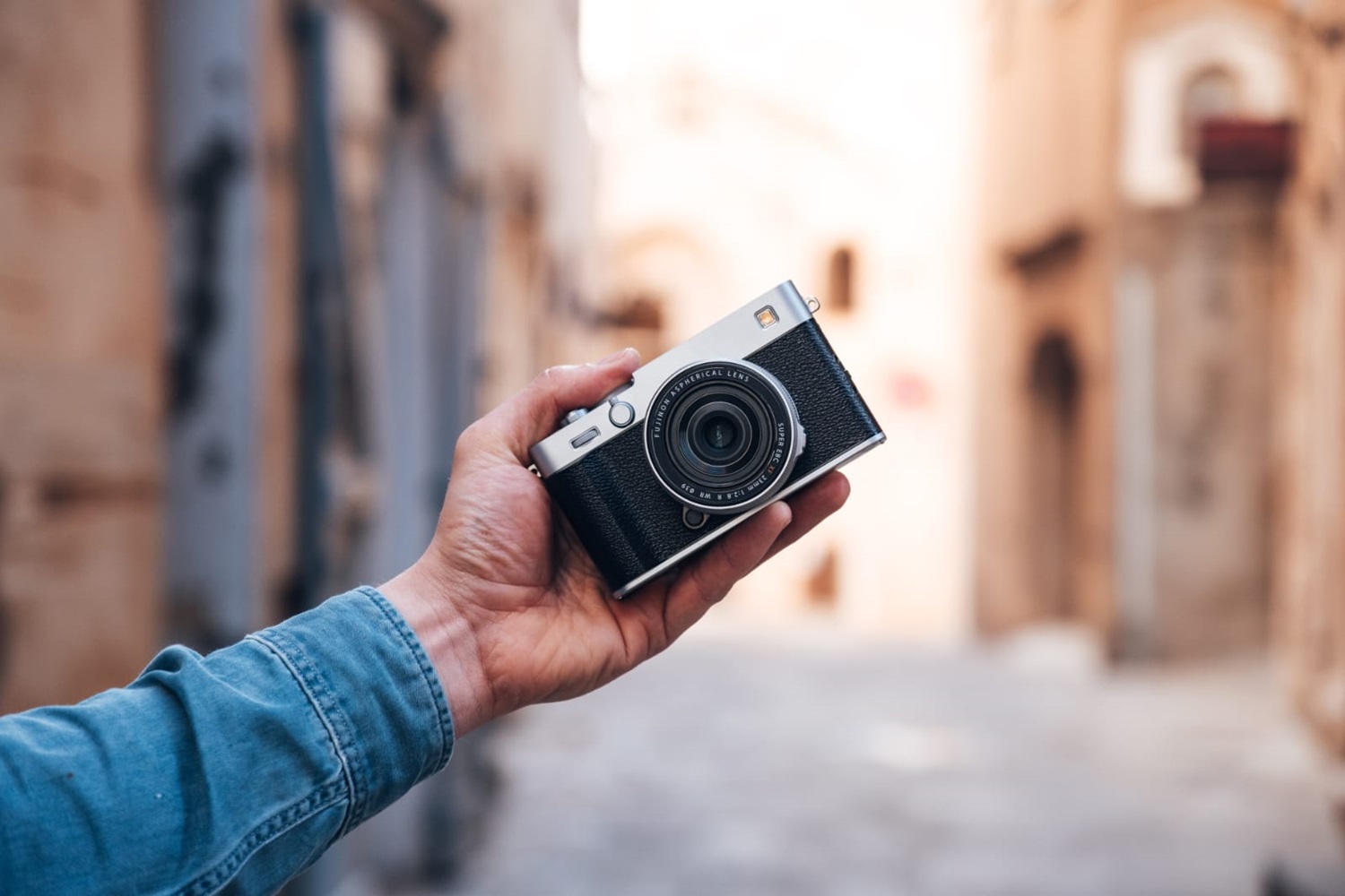 Kamera Mirrorless X-E5 dan Lensa Fujinon XF23mmF2.8 R WR dari Fujifilm Dirilis