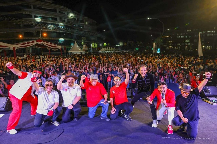 Penampilan Band 'Padi Reborn' Guncang Panggung Pesta Rakyat di IKN