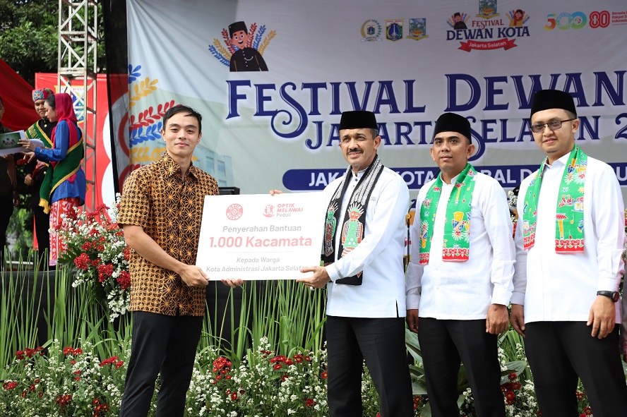 Optik Melawai Gelar Pemeriksaan Mata Gratis Dan Donasi 1.000 Kacamata di Jakarta Selatan