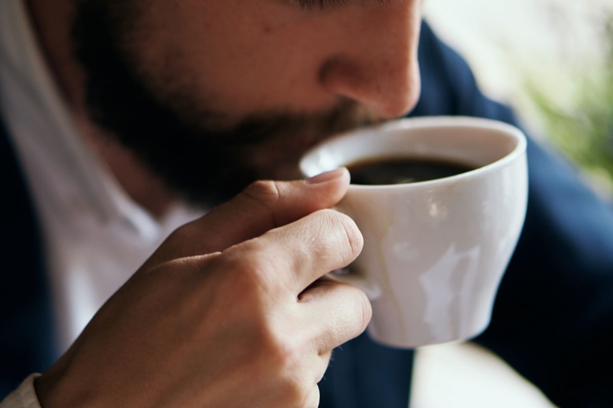Seduhan Secangkir Kopi Dieng Hangatkan Pengunjung DCF di Malam yang Dingin Bertiup Angin 