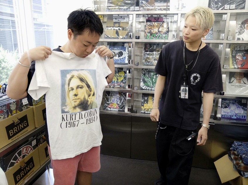 Thrifting di Jepang: Harga Mahal, Barang Vintage dan Langka!   