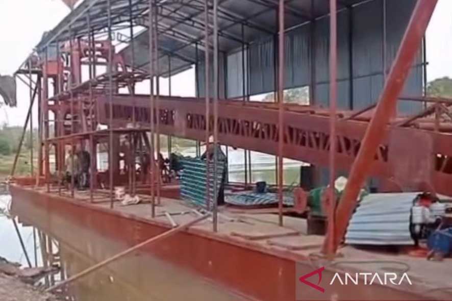 Menelusuri Pencemaran Akibat Tambang Emas di Sungai