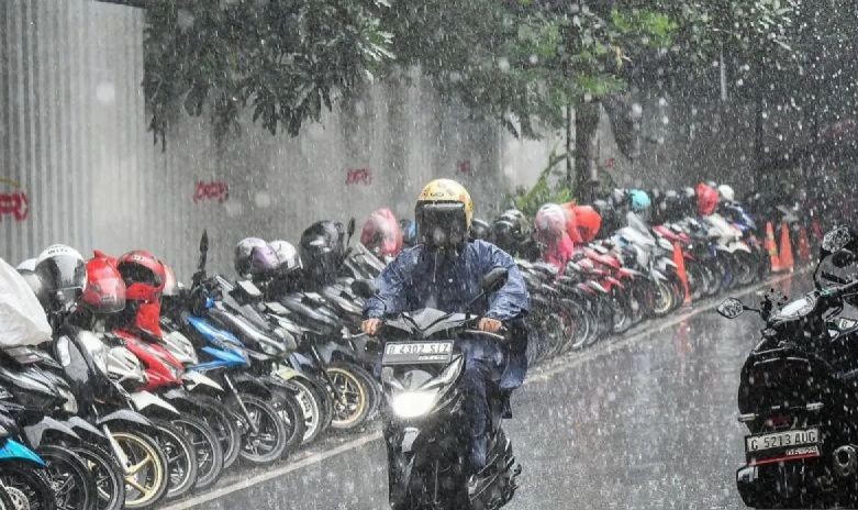 BMKG Prakirakan Sebagian Besar Kota di Tanah Air Hari Ini Diguyur Hujan Ringan