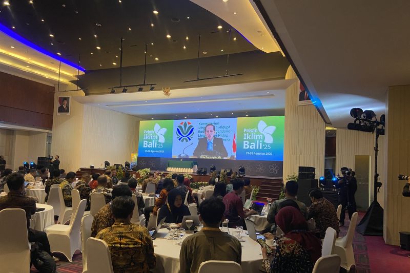 Menteri LHK Ajak Gubernur Bahas Kekayaan Karbon Indonesia