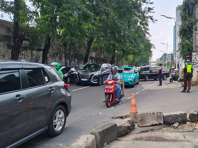 Pemprov DKI Jakarta: Trotoar Jalan TB Simatupang Digunakan Sementara Urai Kemacetan