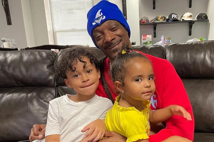 Snoop Dogg Kritik LGBT di Film Animasi Disney "Lightyear"