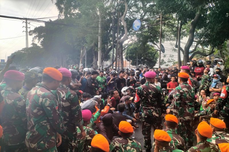 Marinir dan Korpasgat Dengarkan Aspirasi Demonstran di Kwitang
