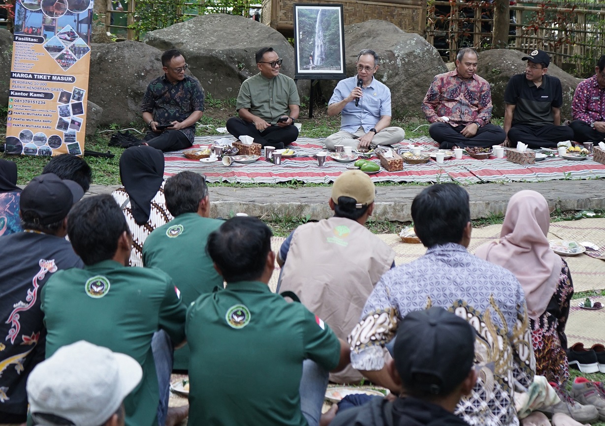 OJK-Kemenhut Buka Keran Modal, Petani Hutan Tak Lagi Jadi Penonton Ekonomi
