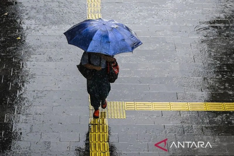 BMKG: Cuaca di Jakarta Hujan Disertai Angin Kencang pada Minggu Sore hingga Malam