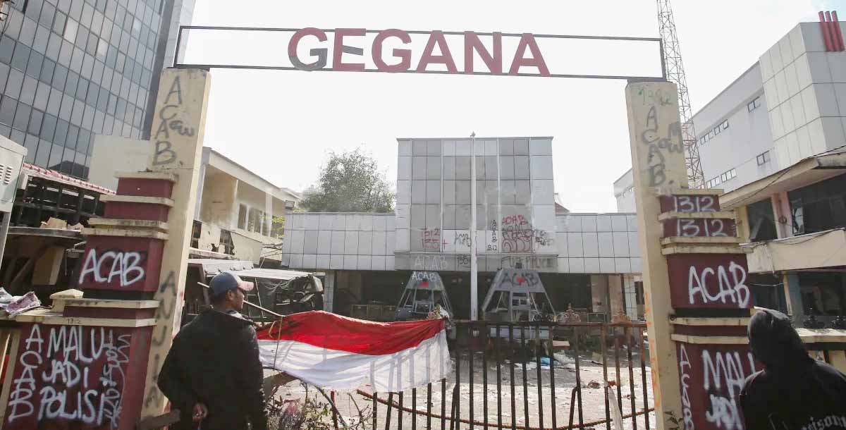 Gedung Gegana Terbakar, 60 Personel dan 12 Mobil Pemadam Dikerahkan