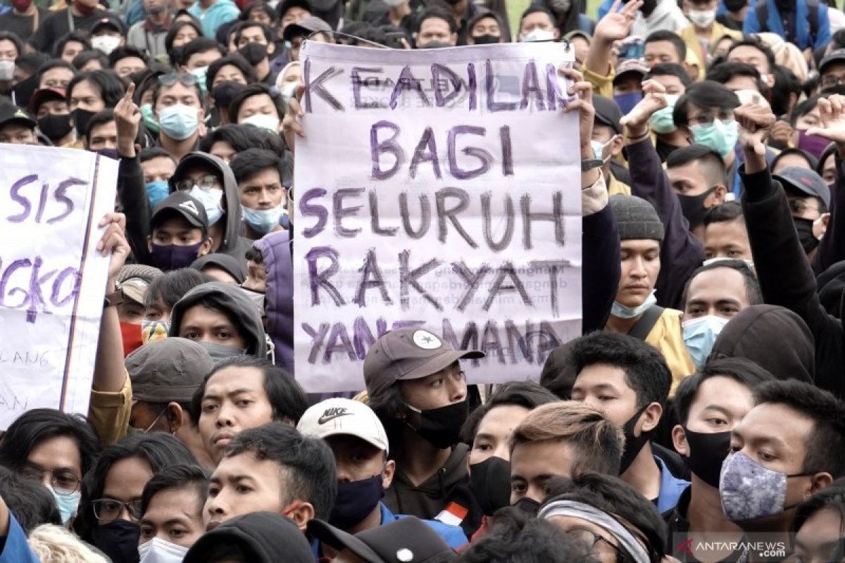 Daftar 5 Anggota DPR Dicopot: Joget di Sidang hingga Ucapan Menyakiti Rakyat, Partai Politik Ikut Panik!