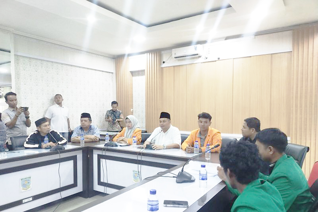 Gedung DPRD Jambi Jadi ‘Rumah Rakyat’, Mahasiswa Bawa Tuntutan Panas