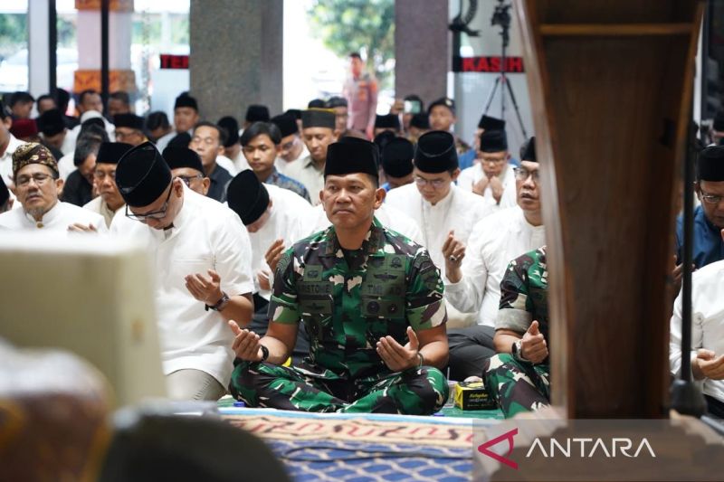 Pangdam Radin Inten Mayjen Kristomei Ajak Masyarakat Jaga NKRI 