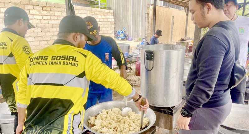 900 Porsi Makanan Disajikan Dinsos untuk Tim SAR Cari Heli Hilang di Kalsel