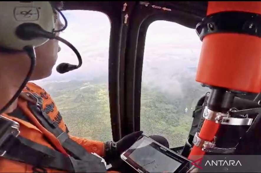 Rimbunnya Hutan Menyulitkan Tim SAR dalam Pencarian Helikopter Hilang