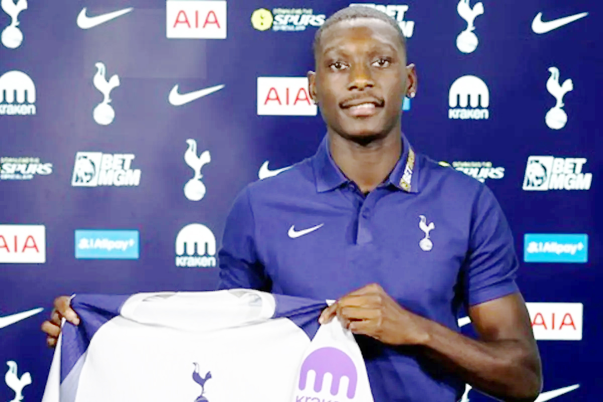 Gagal Bersinar di PSG, Kolo Muani Cari Peluang Baru di Tottenham Hotspur