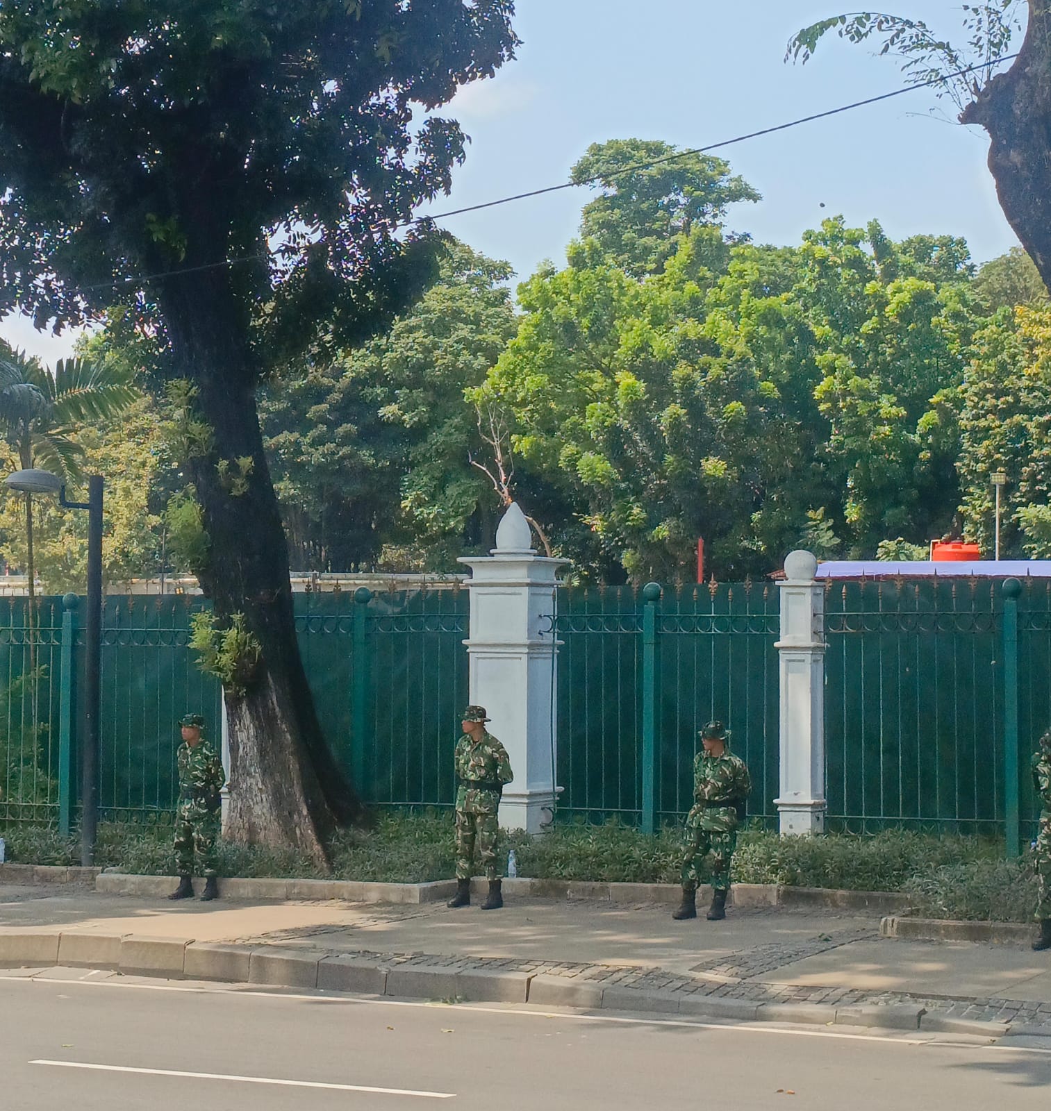Kawasan Monas Dijaga Ketat TNI Menjelang Aksi Demo