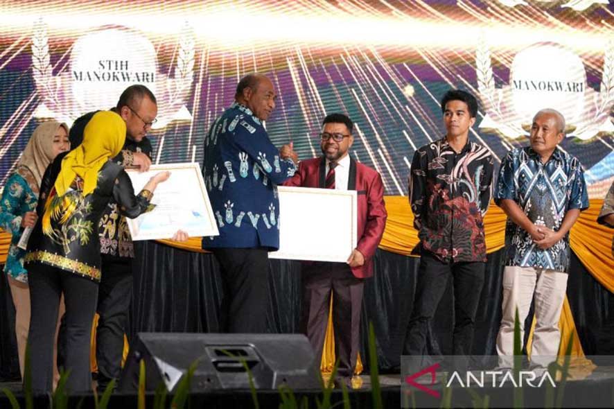STIH Manokwari Menerima Paritrana Award 2025 Kategori Bidang Pendidikan