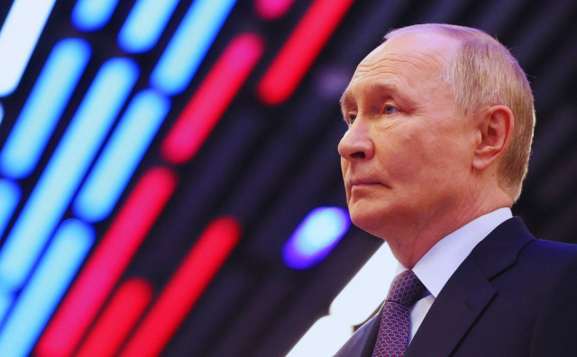 Putin Tegaskan Hanya Siap Bertemu Zelensky di Moskow, Tolak Pertemuan di Negara Ketiga