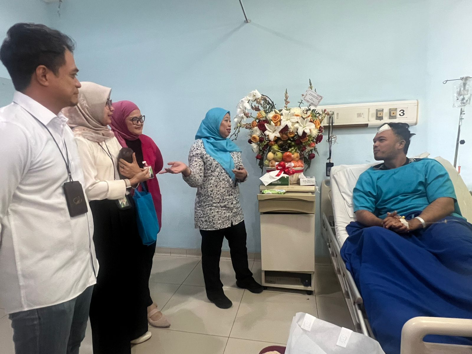 BPJS Ketenagakerjaan Kunjungi Wartawan TvOne Korban Kecelakaan Kerja, Pastikan Perlindungan JKK Maksimal
