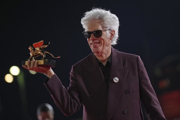"Father Mother Sister Brother" Jadi Film Terbaik di Festival Film Venesia 2025