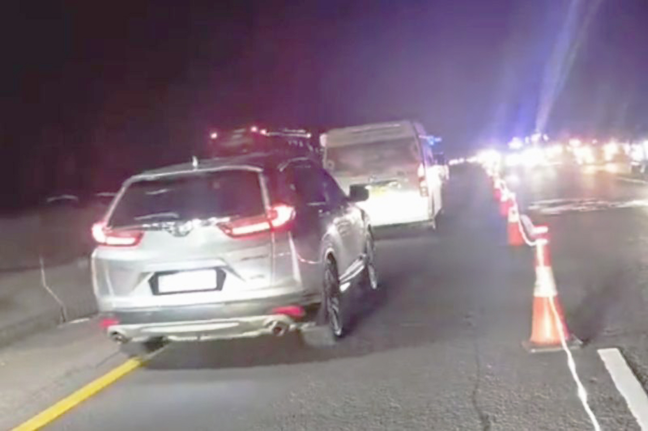 Macet Tak Terbendung, Polisi Perpanjang Contraflow di Tol Jakarta-Cikampek Malam Ini