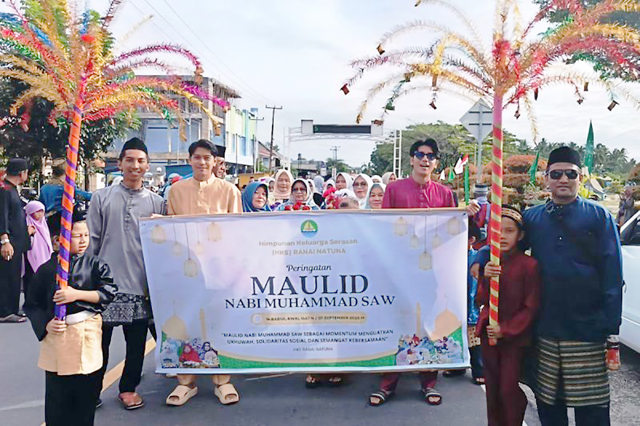 Natuna Gegap Gempita! Warga Serasan Pawai Budaya Peringati Maulid Nabi