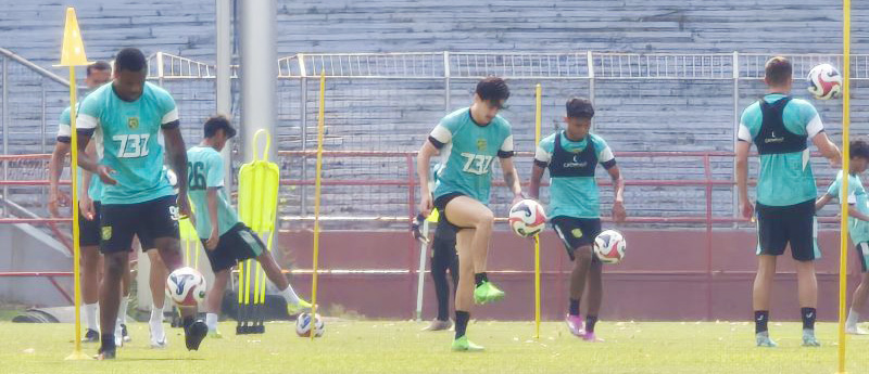 Persebaya Terapkan Filosofi Menyerang dan Agresif saat Kontra Persib