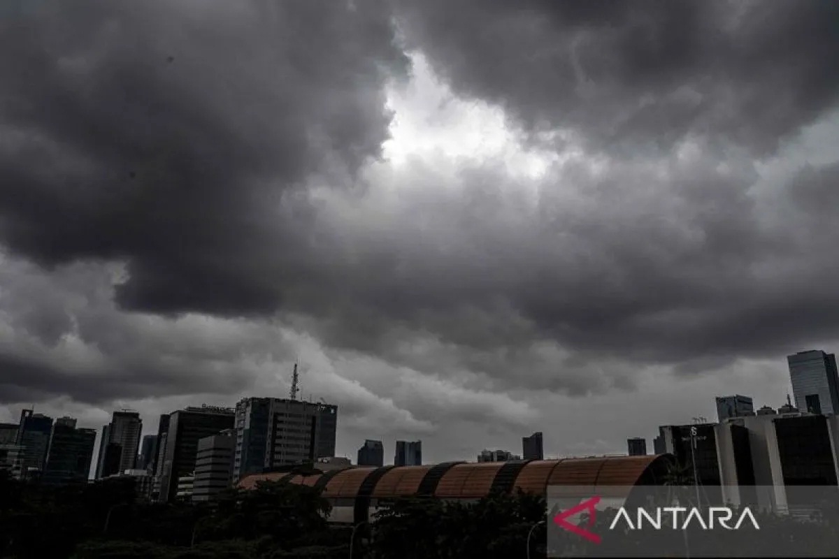 Cuaca Jakarta Hari Ini, Sebagian Besar Wilayah Berawan Tebal dari Pagi hingga Siang