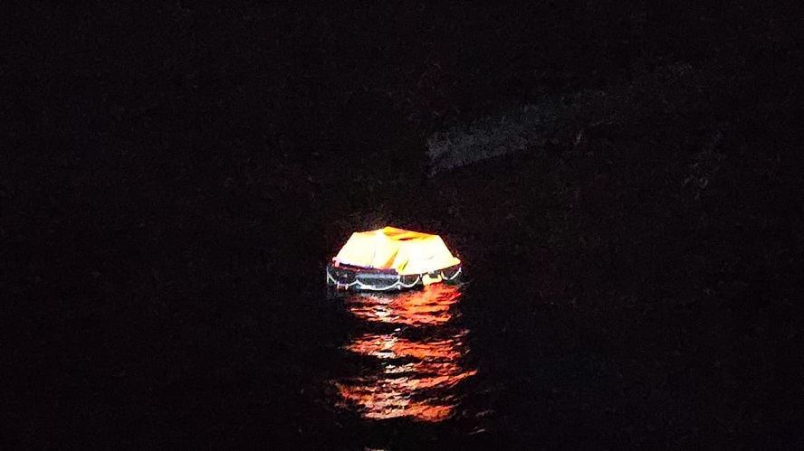 Bakamla RI Evakuasi Kapal MV Leann Yang Terbakar di Perairan Anambas