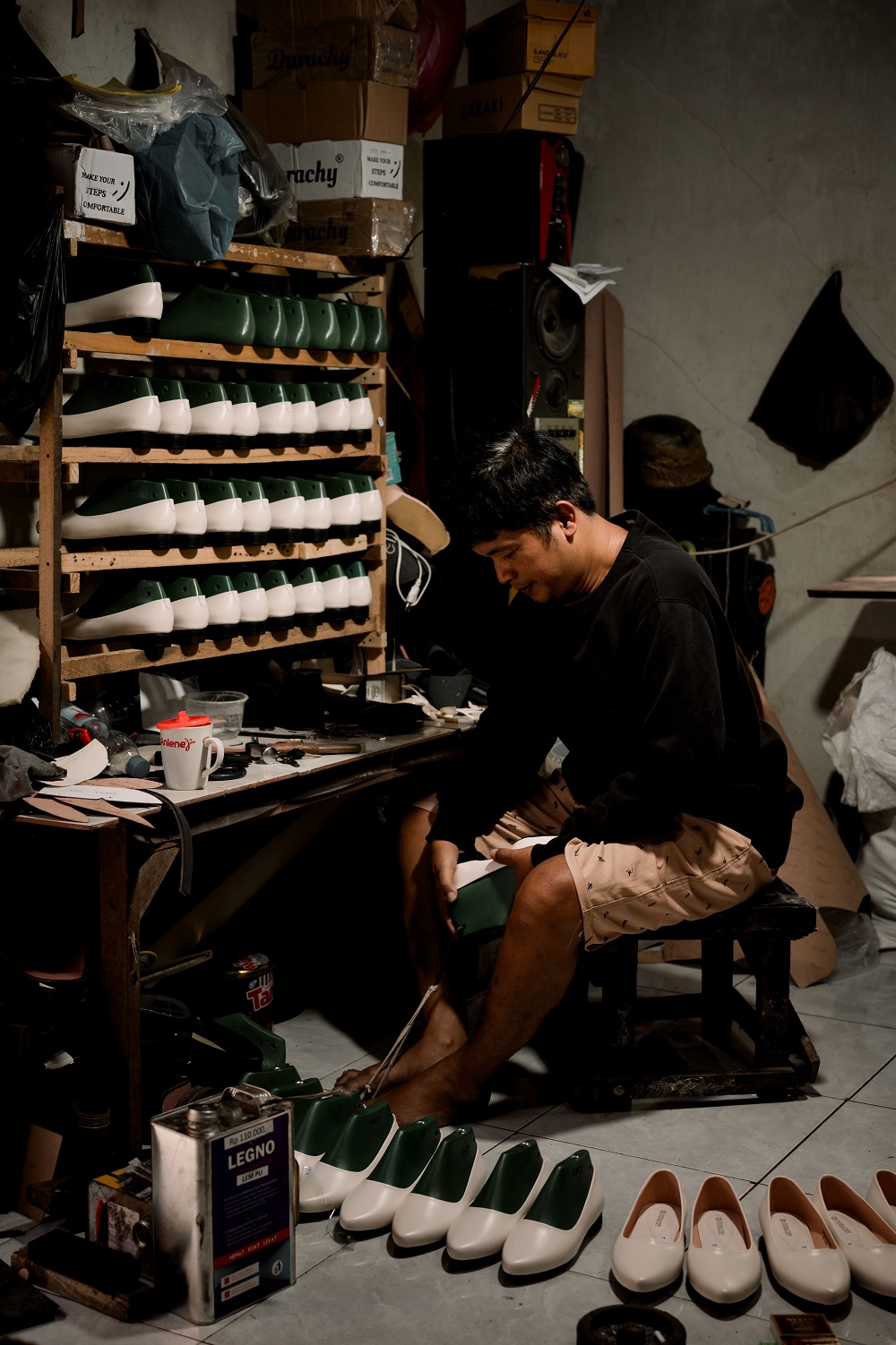 Sepatu, Tas, dan Sandal Kulit Magetan Laris Manis