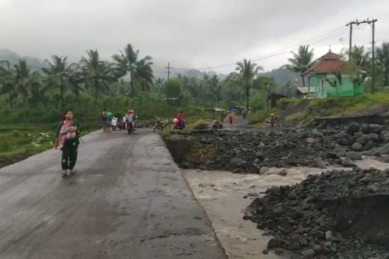 Hujan Deras di Gunung Semeru, Getaran Banjir Lahar Dingin Tercatat 2,5 Jam Lebih