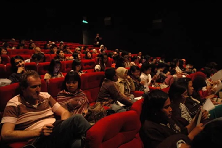 Weekend di Jakarta Aja! Ini Rekomendasi Acara Serunya: dari Standup Comedy hingga Nonton Film Gratis di Kineforum TIM 