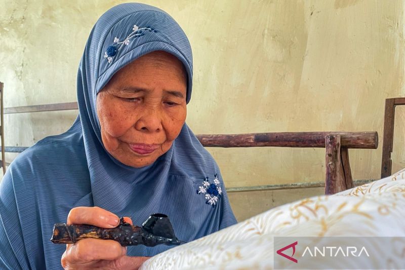 Batik Complongan Masih Hidup di Tangan Toharoh, Perempuan yang Menolak Uzur