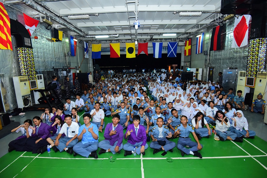 KKRI Bentuk Generasi Muda Cinta Bahari dan Tangguh Bela Negara di KRI Banjarmasin-592