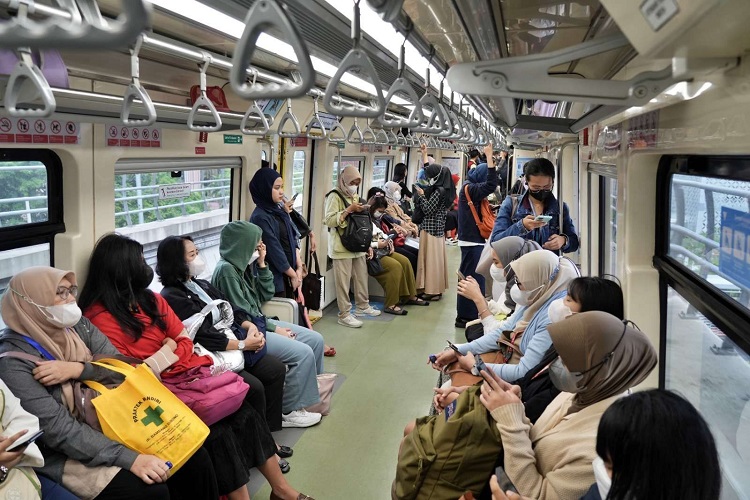 LRT Jabodebek Garansi Layanan Fasilitas Ramah Perempuan dan Keluarga